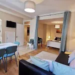 Private Patio Reliable Fast Wifi Apartment *